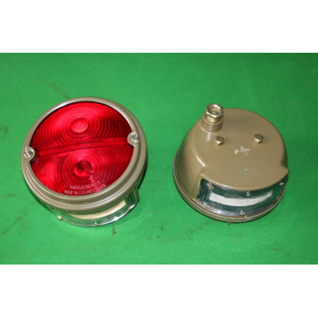 Svetlo zadné, celočervené (vojak) - s osvetlením ŠPZ