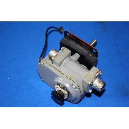 Prevodka stierača L  s dobehom T-813