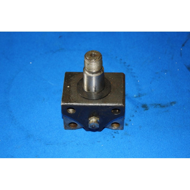 Guľový kĺb - kocka T-148