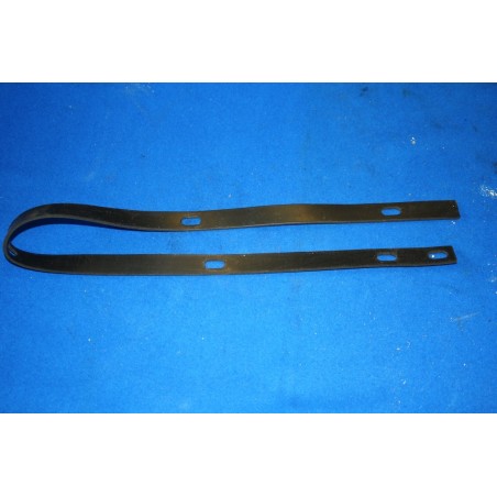 Tesnenie krytu motora- guma10V