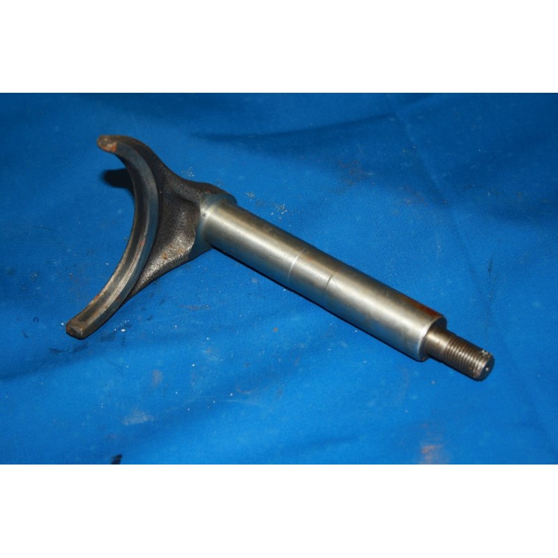 Vidlica pomocného pohonu T-148