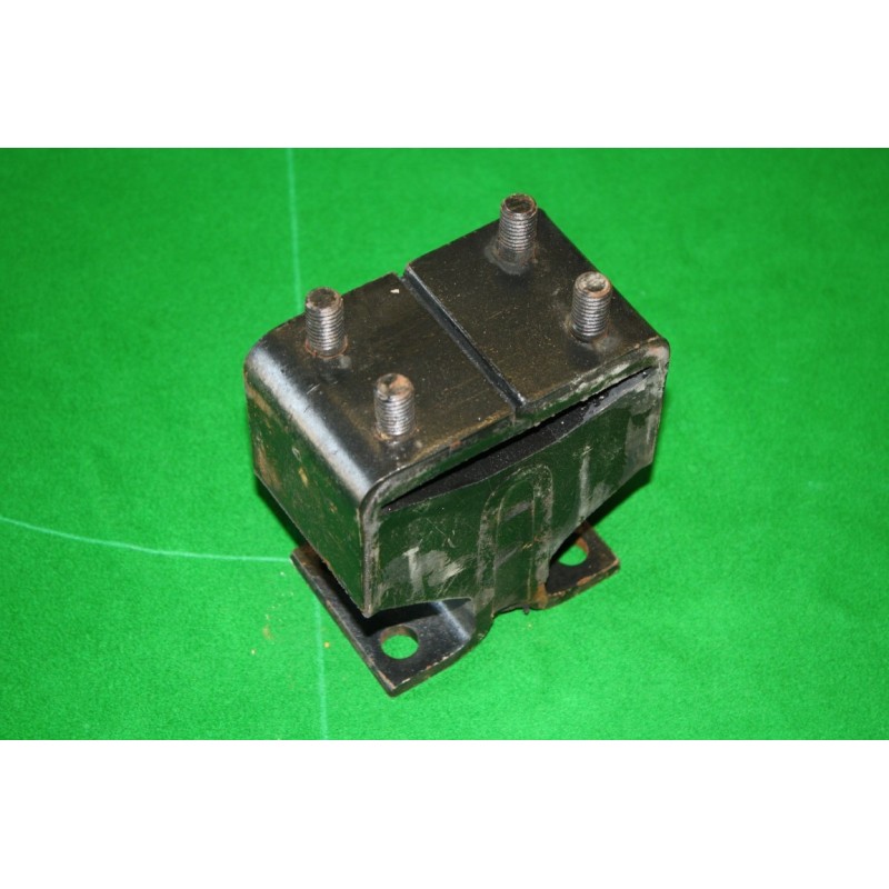 Silenblok motora zadný T--148