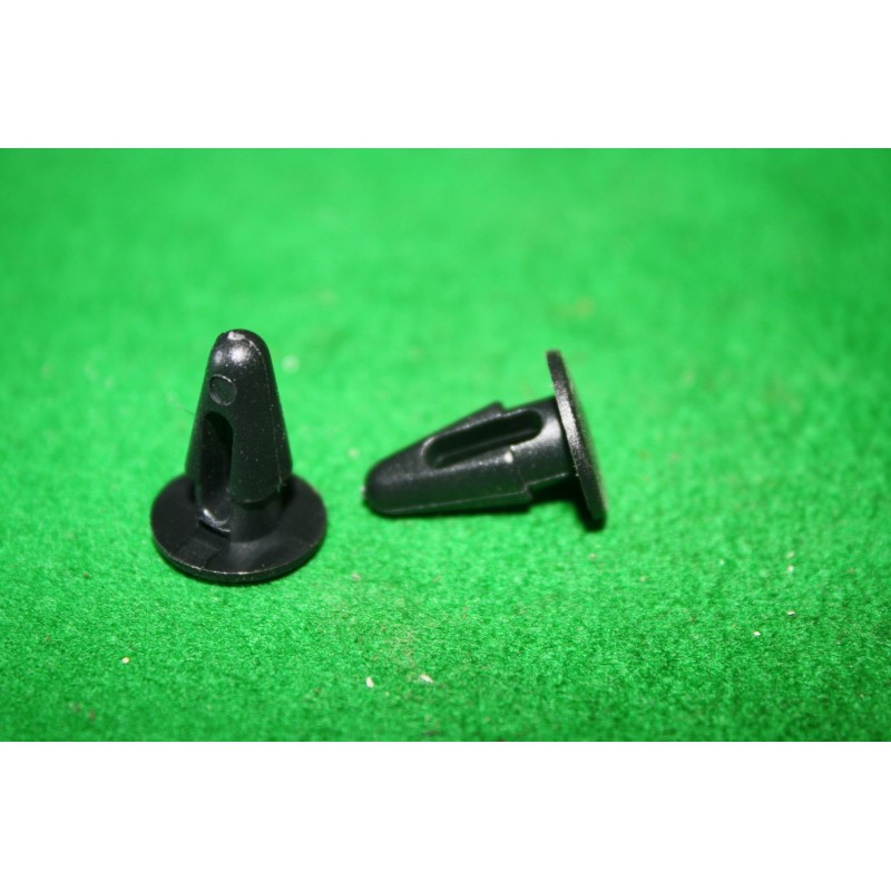 Spona na uchytenie výplne dverí Tatra