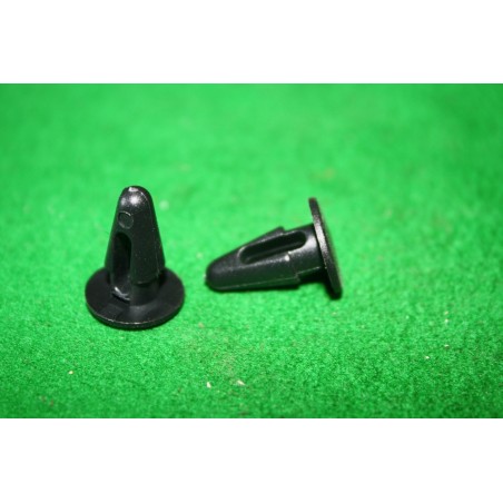 Spona na uchytenie výplne dverí Tatra