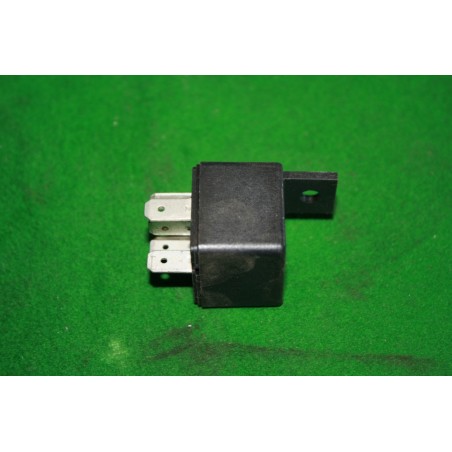 Relé prepínacie na 24 V 10/20A 5 kont s úchytkou