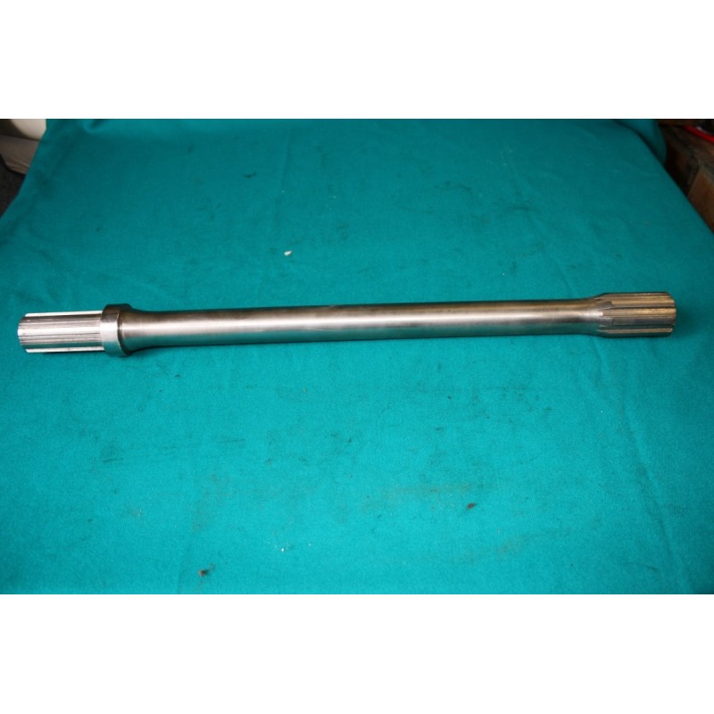 Ľavý hnací hriadeľ stred. nápravy - 678 mm