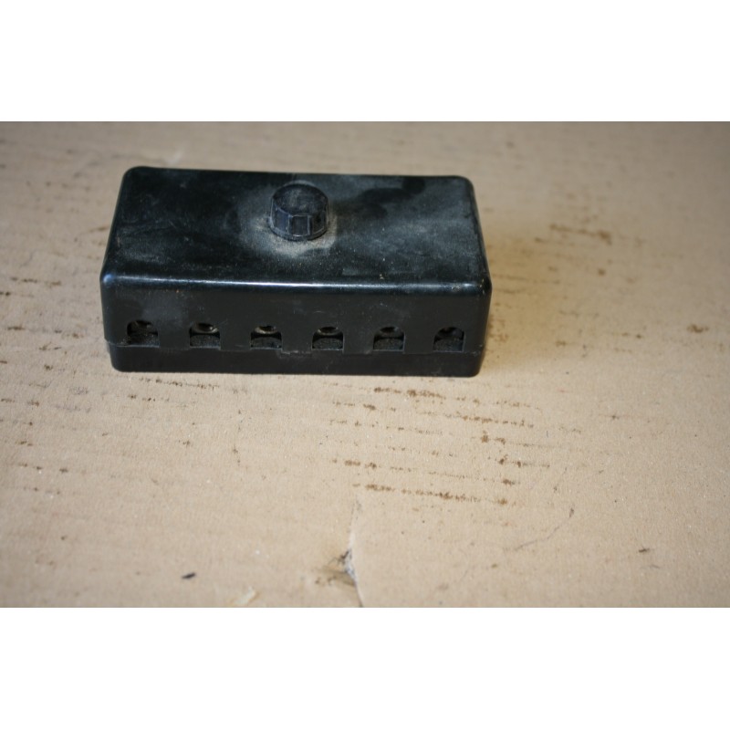 Šesťpólová skrinka