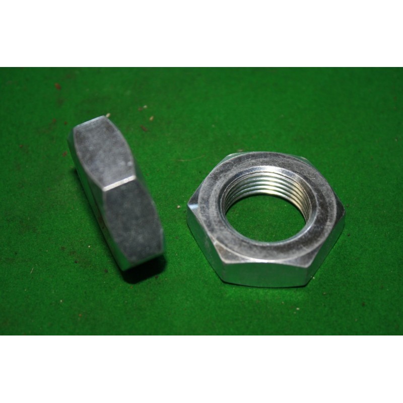 Matica M27x2 presná pravá