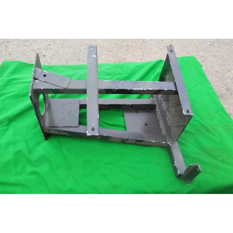 Držiak stupačiek a blatníku ľavý Tatra