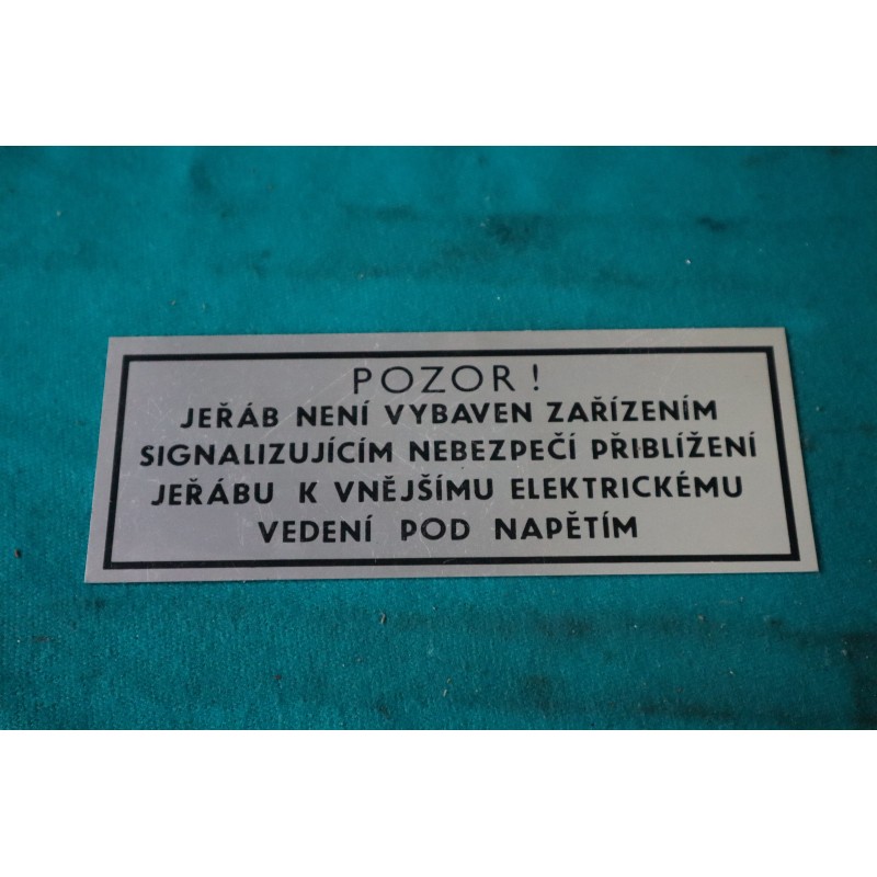 Štítok výstražný žeriav AD