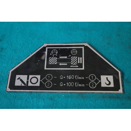 Štítok  žeriav AD