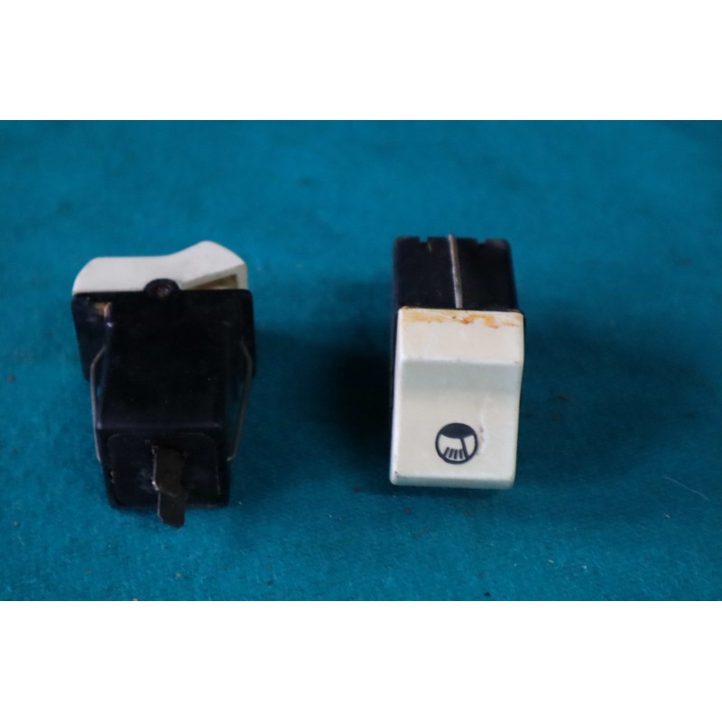 Spínač preklápací  osvetlenie prístrojov