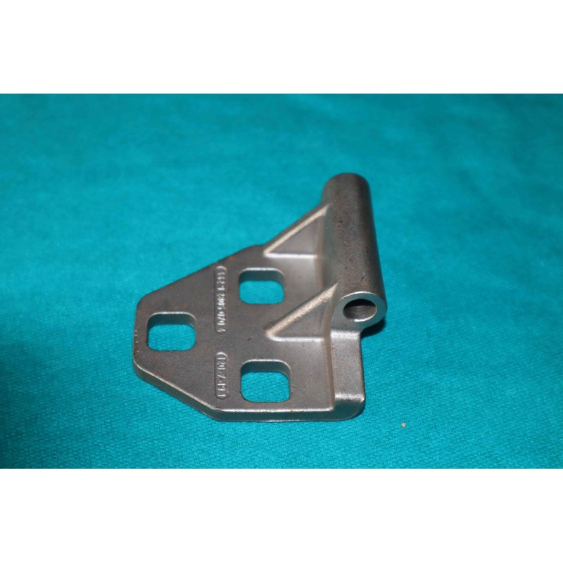 Záves dverí pevný spodný pravý Tatra Euro