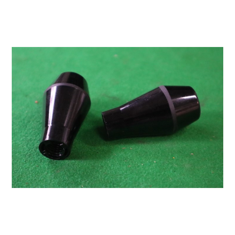 Rukoväť plastová M10