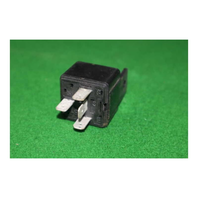 Relé spínacie s držiakom 24V/10A  4 kolikové