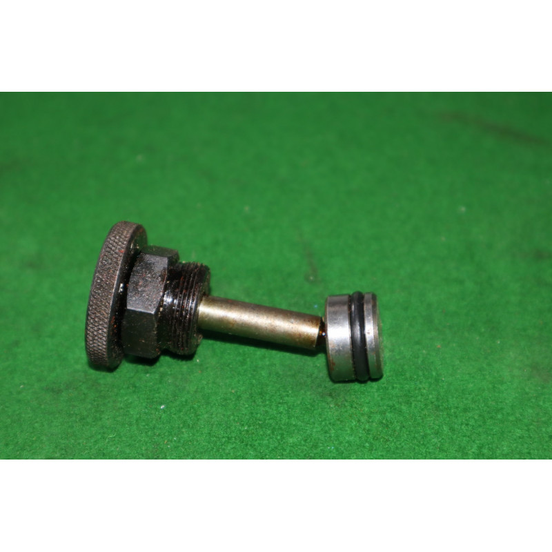 Piest ručného čerpadla - starý typ