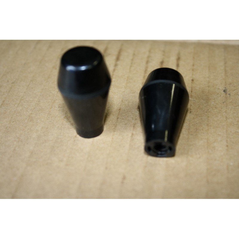 Rukoväť plastová M6