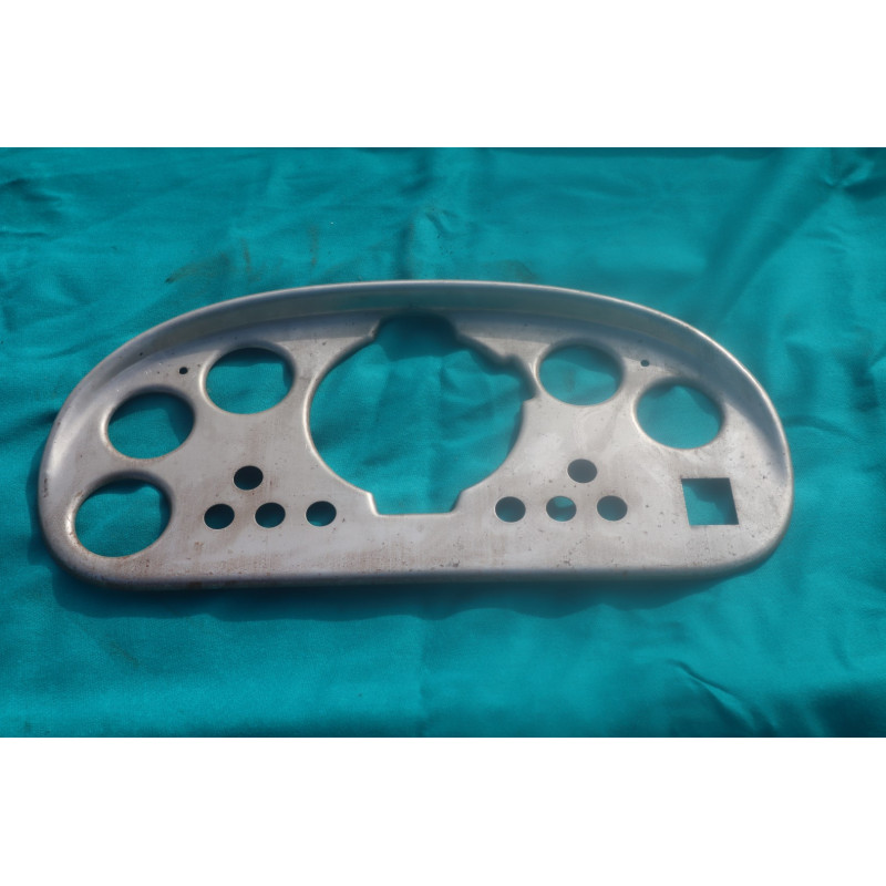 Úplný kryt prístrojovej dosky T-148