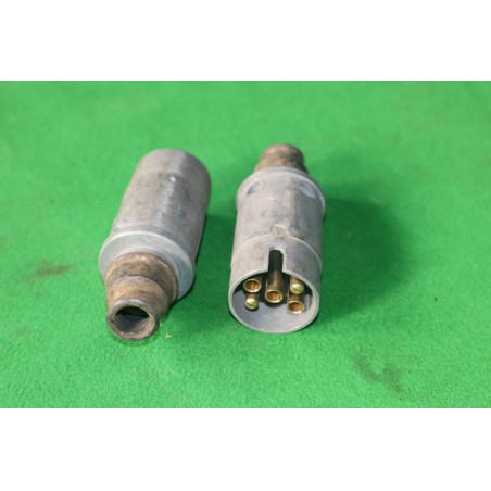 zástrčka 5 polová kovová