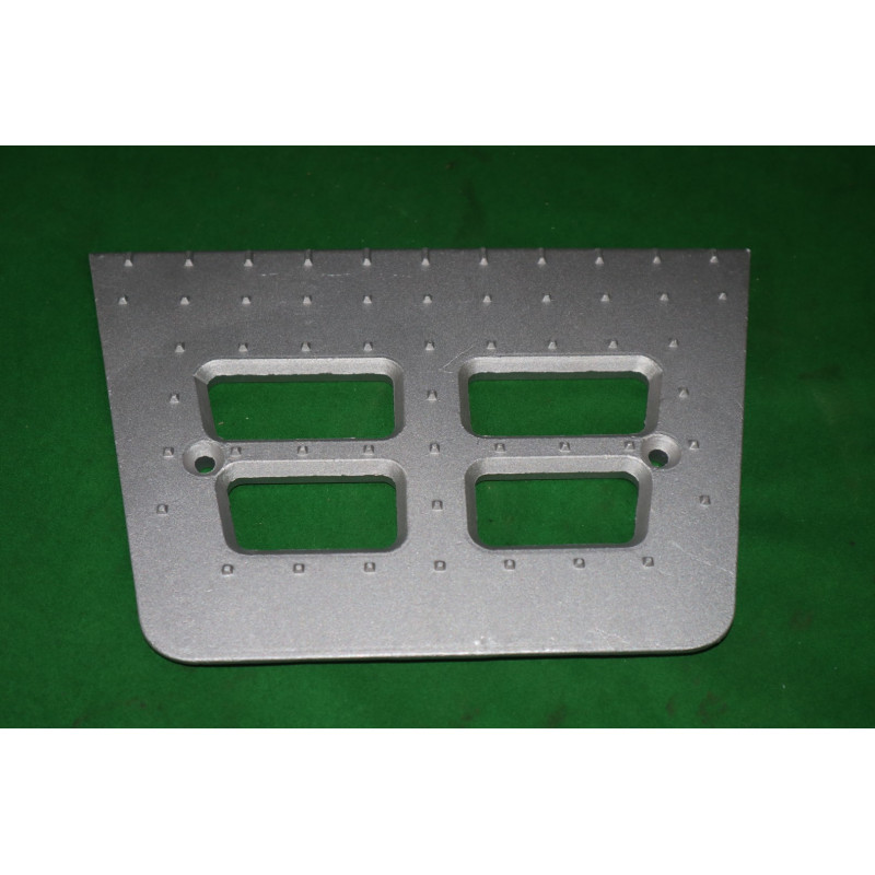 Nášľap schodu kovový dolný Tatra Euro 6