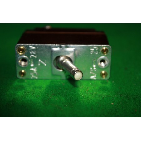 Automatický istič 24A-28V