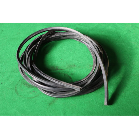 Klinok čelného okna L-5870 mm Tatra T815